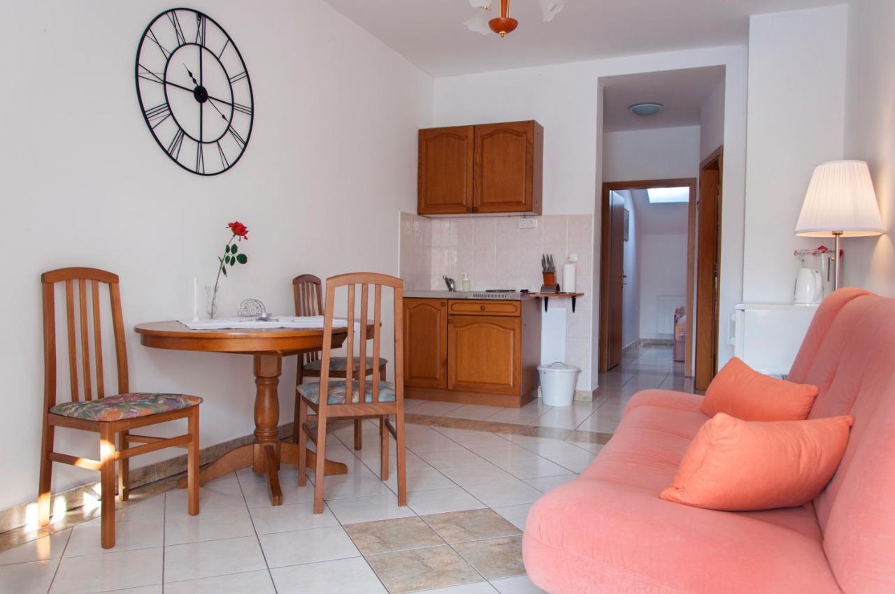 Apartmenthaus Kosirina-Tisno Exterior photo